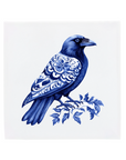 A raven on a Delft Blue ceramic tile without corner ornaments