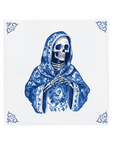 A grim reaper on a Delft Blue ceramic tile with decorative corner ornaments