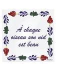 A square white ceramic tile featuring the French phrase 'À chaque oiseau son nid est beau' in dark purple script, surrounded by a decorative Boerenbont border. [market:fr]