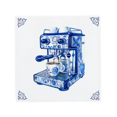 Delfts Blauwe keramische tegel met een espressomachine en de herkenbare The Dutch Tile hoekornamenten, een moderne twist op de klassieke Hollandse tegel.