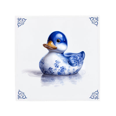 Delfts Blauwe keramische tegel met een badeendje en de herkenbare The Dutch Tile hoekornamenten, een moderne twist op de klassieke Hollandse tegel.